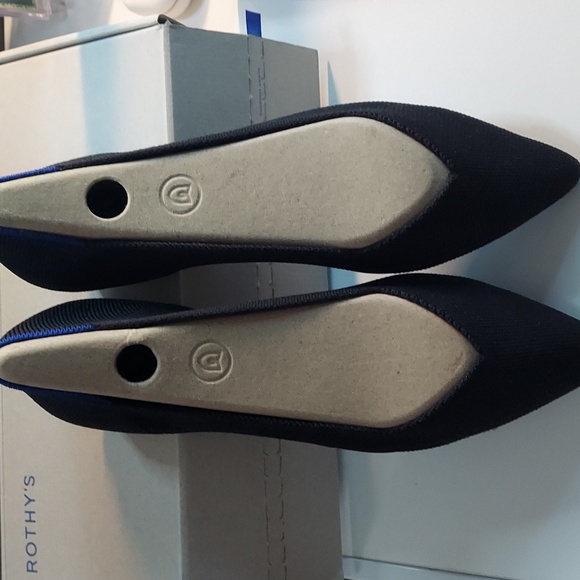 Black Rothy Point Flat (9) with box - Picture 6 of 6